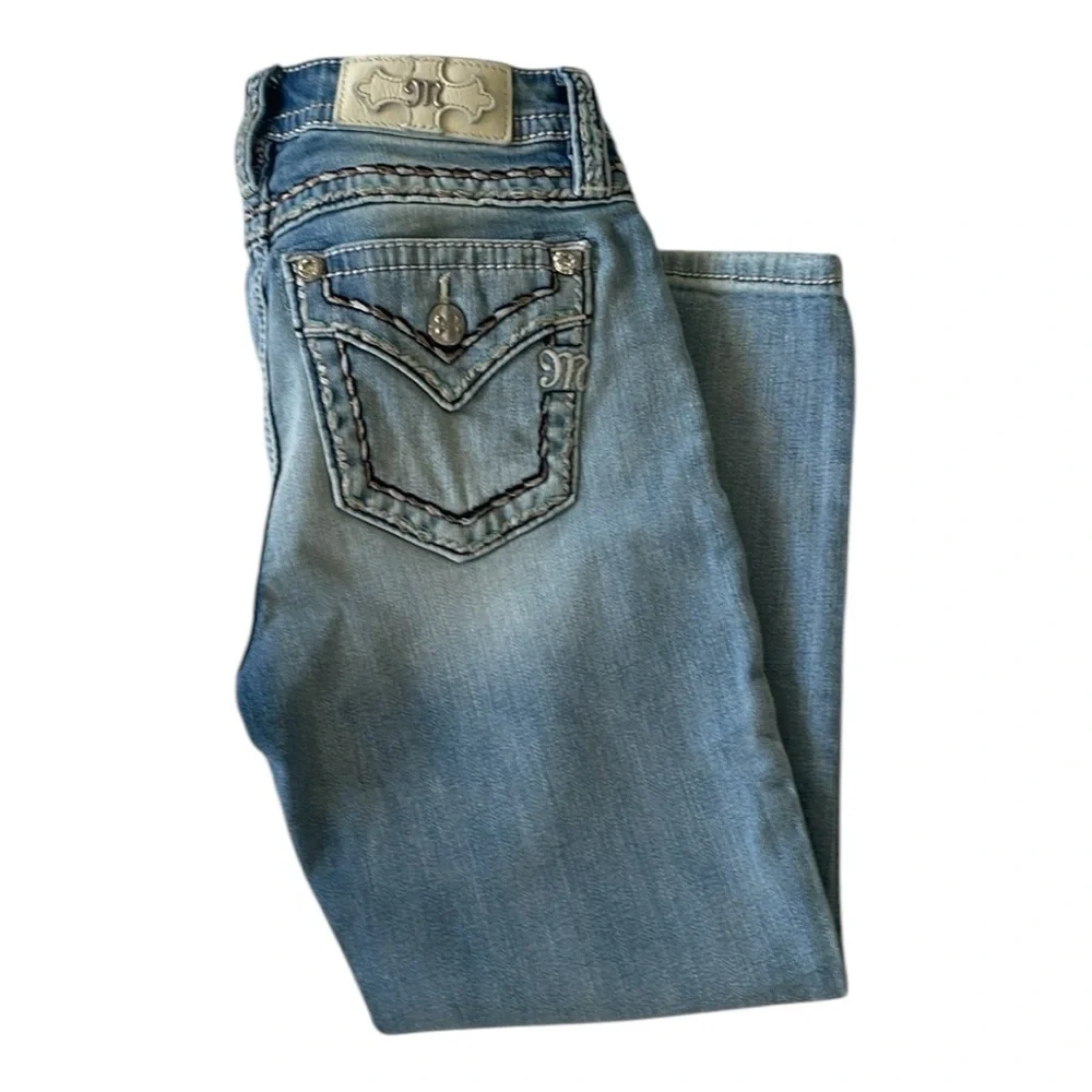 ♥️Miss Me♥️Women's mid- rise Capri Blue Jeans size ( 26) - Picture 1 of 8